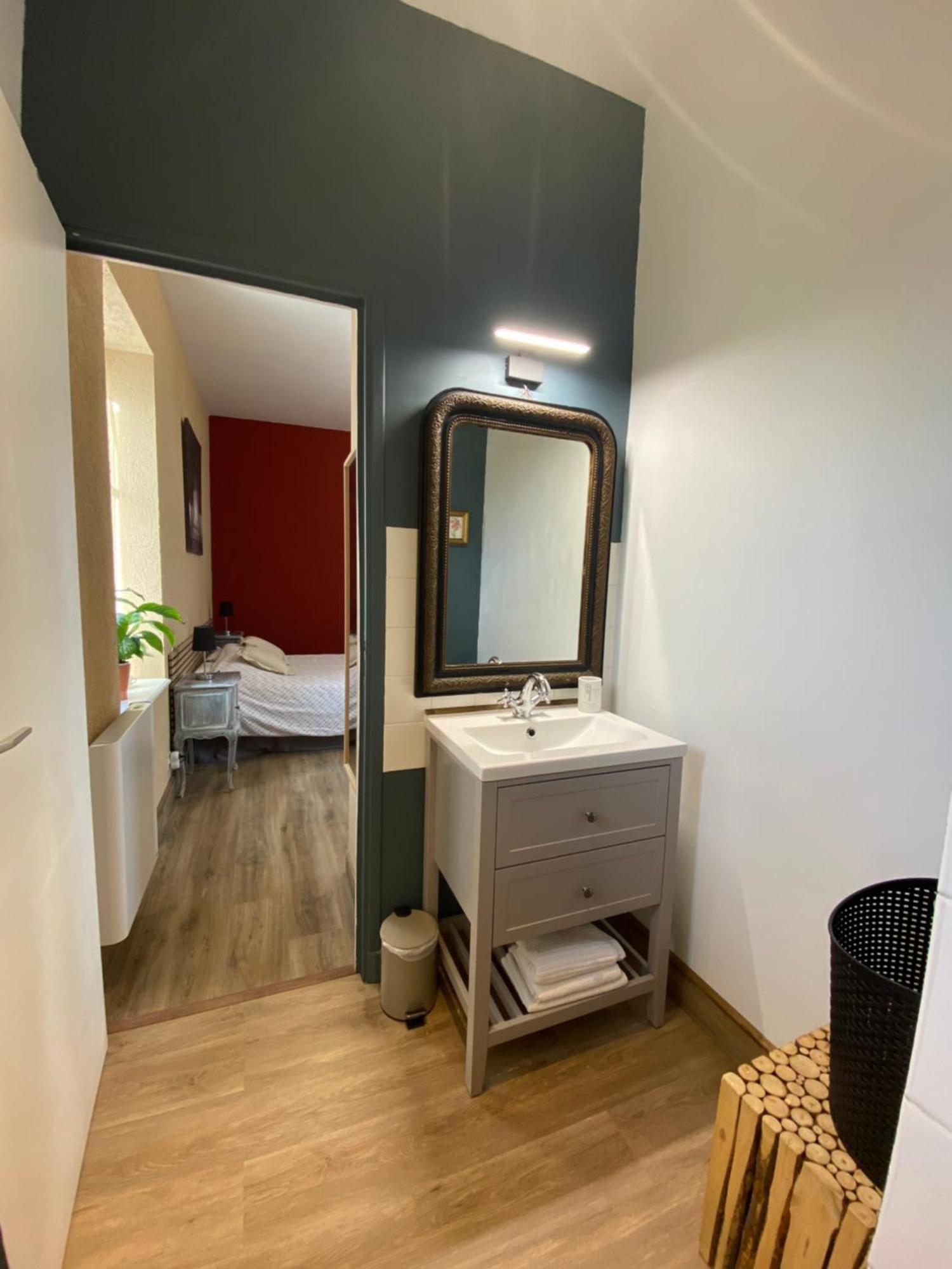Studio Logis Les Roses Bourbon-lʼArchambault Exterior foto